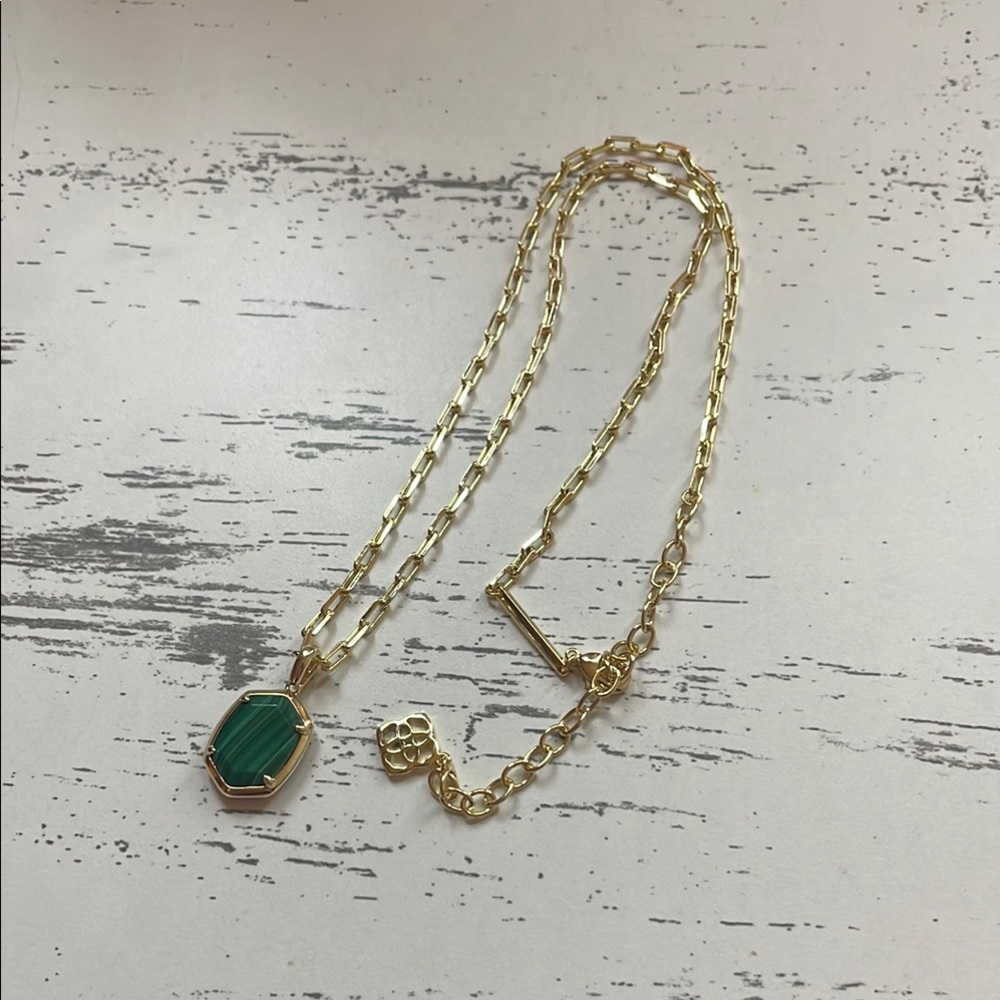 Kendra Scott necklace